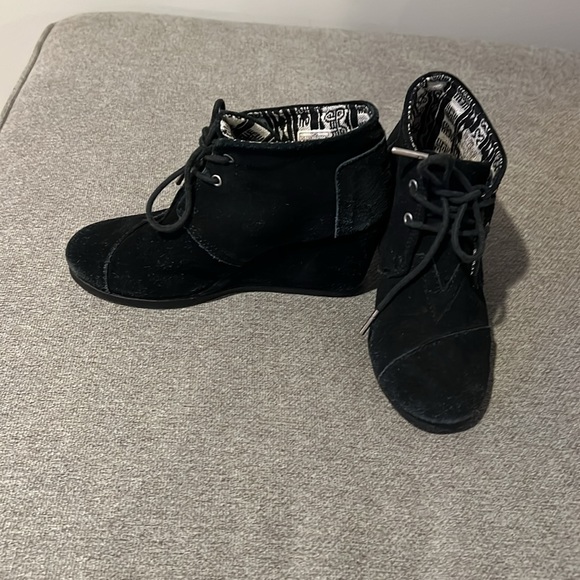Tom’s Black Wedge Suede Booties - Picture 6 of 6